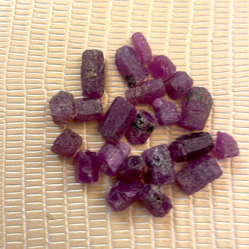 Parcel of natural ruby 1-2 ct. each